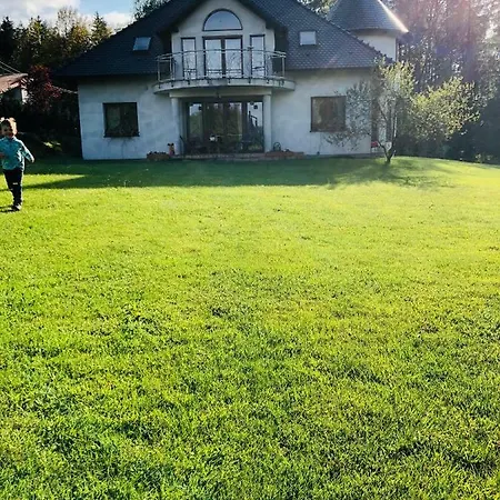 Nibylandia Dom Pod Lasem Ferienhaus