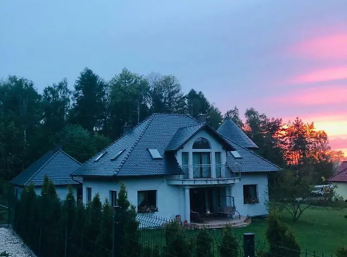 Semesterbostad Nibylandia Dom Pod Lasem Nowa Wies Grodziska
