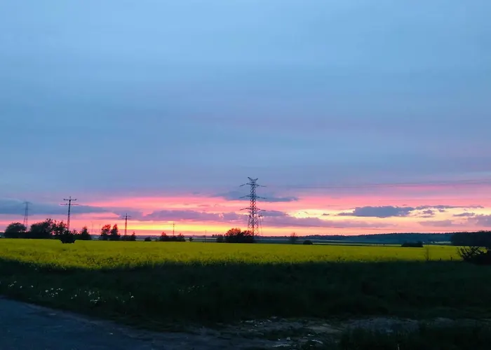 Semesterbostad Nibylandia Dom Pod Lasem Nowa Wies Grodziska